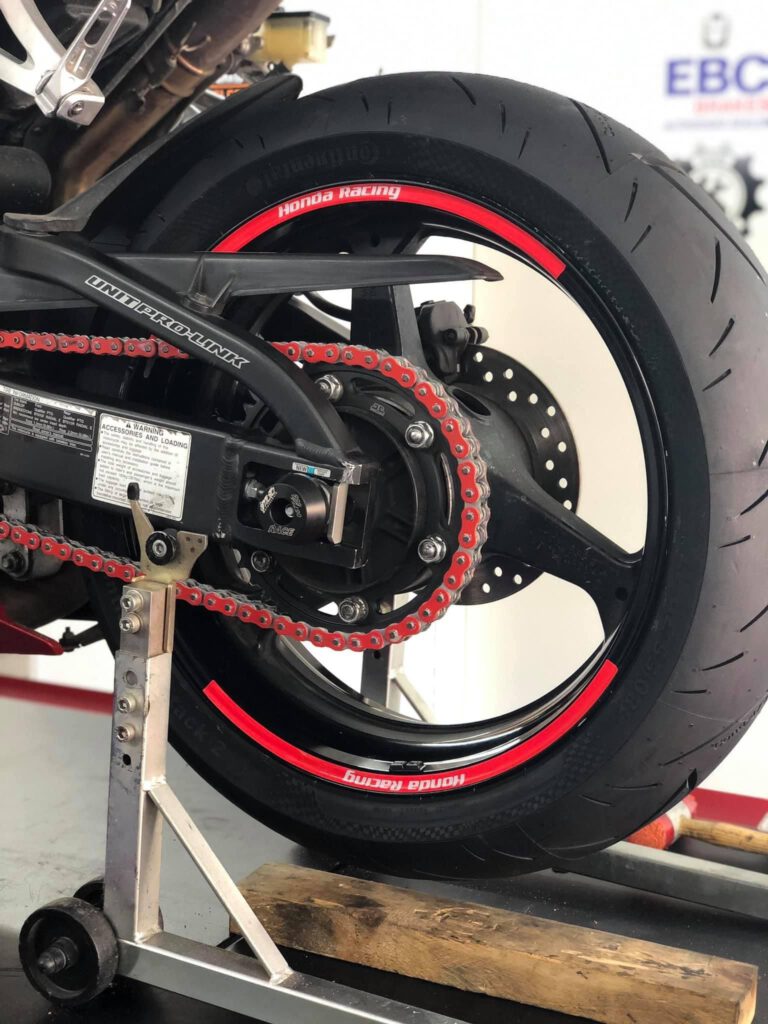 Honda-Kette-RK-Rot-sauber-neu